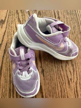 Nike Kids Lavender and White Athletic Sneakers with Peach Swoosh